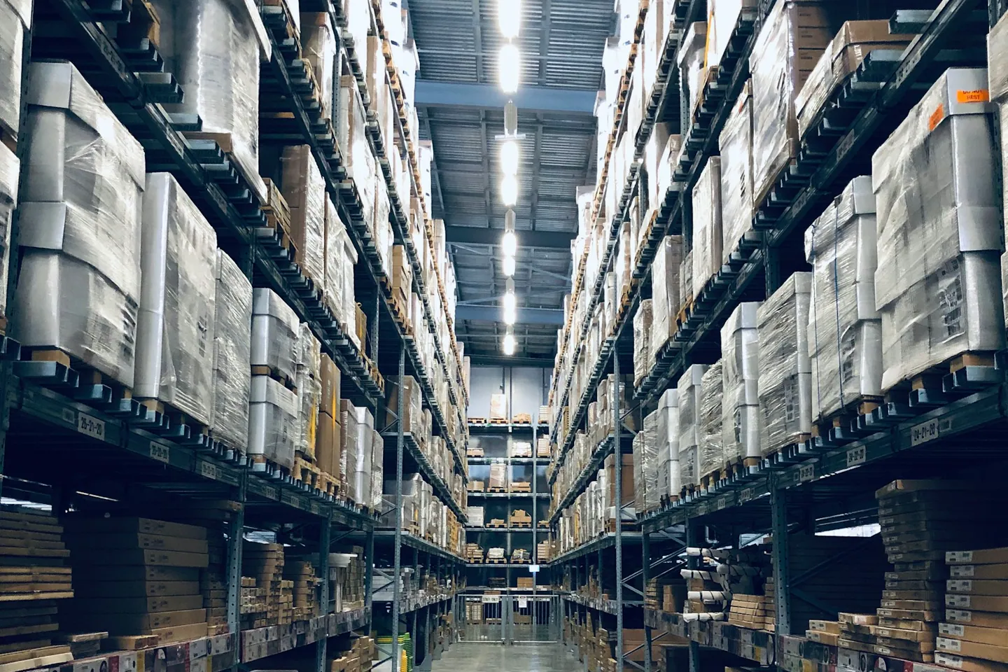 Editorial operations scene supporting How to Negotiate With Dropshipping Suppliers: A 2026 Guide